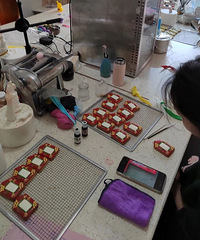 这种“低俗”蛋糕也敢卖给小朋友?终于被封了