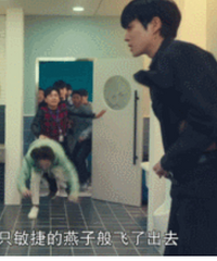 男顶流当众脱裤子,这是闹啥呢?