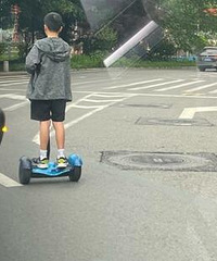熊孩子不可怕,可怕的是不要命的…