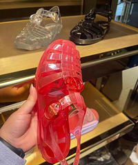 �ݳ�Ʒ��ƭ���ˣ�GUCCI�����Ь�����������