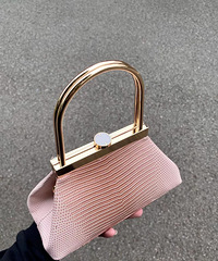 ����һֻС�ڰ�����������ȹ�ӱ��Ͼ���ǧ��С�㱾��