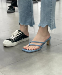 小ck的这2双凉鞋,哪一款好看呢?来帮我选一下