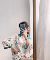 最近买的这套中国风花花家居服套装上身真的很舒服
