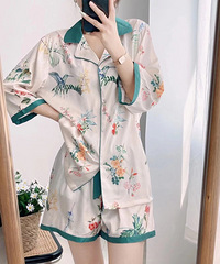 最近买的这套中国风花花家居服套装上身真的很舒服