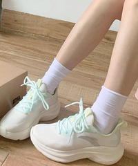 ���u��Ů�������ֵ��˶�Ь�����Q�����Ÿк������