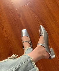 ��ɫ��Ь����޻𣬽����Ƕ�����������