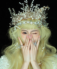 奔着拍婚纱照送女王妆照去的,婚纱照也挺喜欢的。