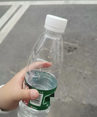 年纪大了会招孩子嫌,是真的吗?喝口水被儿子说了