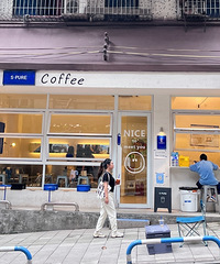 发现一家隐藏在巷子里的宝藏韩系咖啡店,随便拍都出片