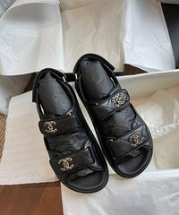 ���ζ���Ь����ж����ҿ�������ͣ��