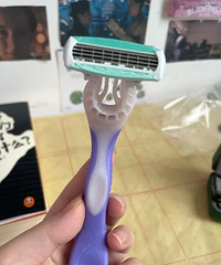 还有谁除没试过这个牌子的剃毛刀?真的太好用了!