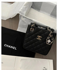 �����������ϵ�Chanel mini toteˮͰ��