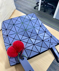 ��լһ��С���д󷽺У�����һ��������ȫ�����֣�