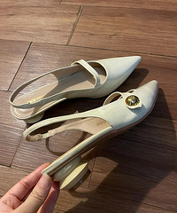 ����ڼ�յ�����һ��Ь�ӣ�����ޱ�����