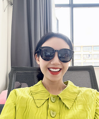 墨镜一带,谁都不爱。哈哈哈……
