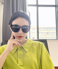 墨镜一带,谁都不爱。哈哈哈……