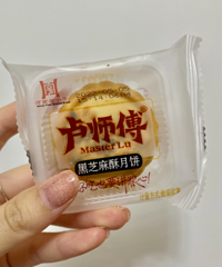 炫了5款拼多多零食!包装越丑的越好吃!