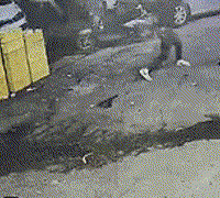 烧烤店老板见女生被打,见义勇为遭围殴