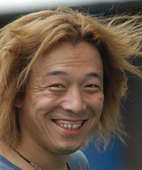 明明一身土味,穿的衣服贼贵,他们一走时尚路线,大牌就跟着遭殃