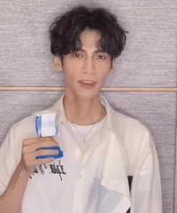 7λ�ݳɡ�ֽƬ�ˡ������ǣ�Ƥ����ͷ������񣬸��и�������