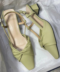 �����԰׵���ɫ��ͷ��Ь����ɫ̫�������Χ����