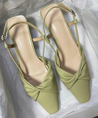 �����԰׵���ɫ��ͷ��Ь����ɫ̫�������Χ����