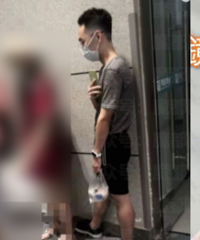 男子踮脚尖偷拍大量女性裙底私密照