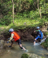 炎炎夏日居然冷得接近失温,北碚滴翠峡溪降耍水