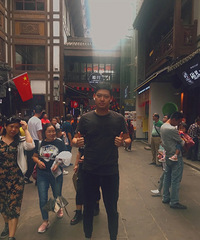 33岁184CM从事广告策划的哥子征婚,性格开朗直接