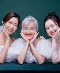 祖孙三代的全家福,好会拍照的外婆!