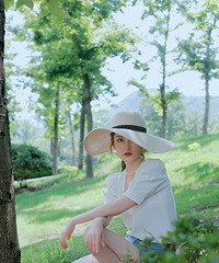今夏火了一种衣服,叫“鼓风袖”,时髦又减龄,女明星都在穿