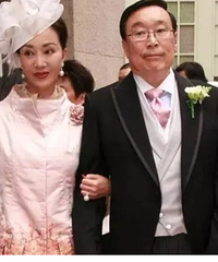 她苦忍40年熬走情妇得到70亿