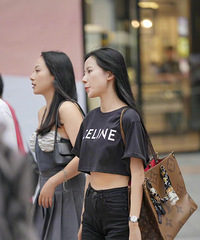 逛街/看街拍帖有感,为什么感觉现在这么多人背LV的包?