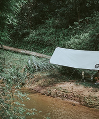 �山������һ�����ŵ����ˣˮ�أ�