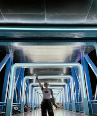 27��160CM�ĺ���˶ʿ�������飬��һֻ�ɰ���Сè��