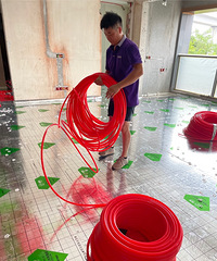 40度的天气也无法阻止装修的热情,安地暖的师傅辛苦了