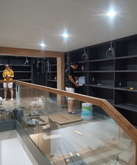 超大模型展示柜安装到位了,有点小激动!