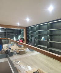 超大模型展示柜安装到位了,有点小激动!