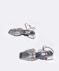 ����3���µ����� ��������Ĳ���ȱһ˫��ɫ��Ь