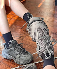 ��˫̿��ɫ�ϵ�Ь �ϽŸ߼���ֱ������