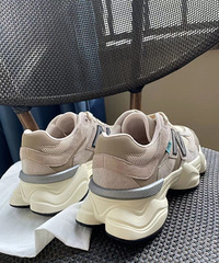 ÿ����Ů��Ҫ���ֵ�һ˫����ɫN���˶�Ь