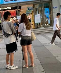 观音桥的直播网红们已经营业了