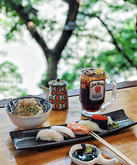 �������󣬳���ʳ�ٽ����磬��ĺ����