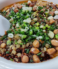 ����ʳ������ľ����ϵ꣬ÿһ���˶����׷�ɱ��