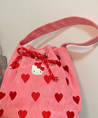 几十挖到的hello kitty小爱心圆筒包,一眼看中的!