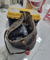 电工师傅的格调,LV里装电钻