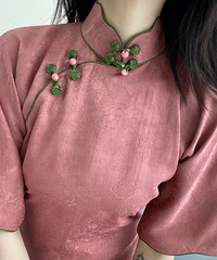 ÿ��Ů���Ӳ����ķ�ɫ�����Գ������۵Ĳ�ݮĨ��