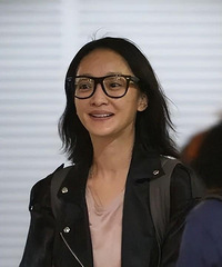 ���˸��ݿݻƣ�ӫ���Ͼ���ȫ������6λŮ���Ͼ�ǰ�󷴲�޴�