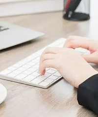 还在办公室上班的都是什么行业的?