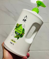 单方面宣布,六神真的是很适合夏天的沐浴露!!